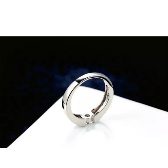 ❤️Woman's White sapphire band ring❤️ - Picture 6 of 9